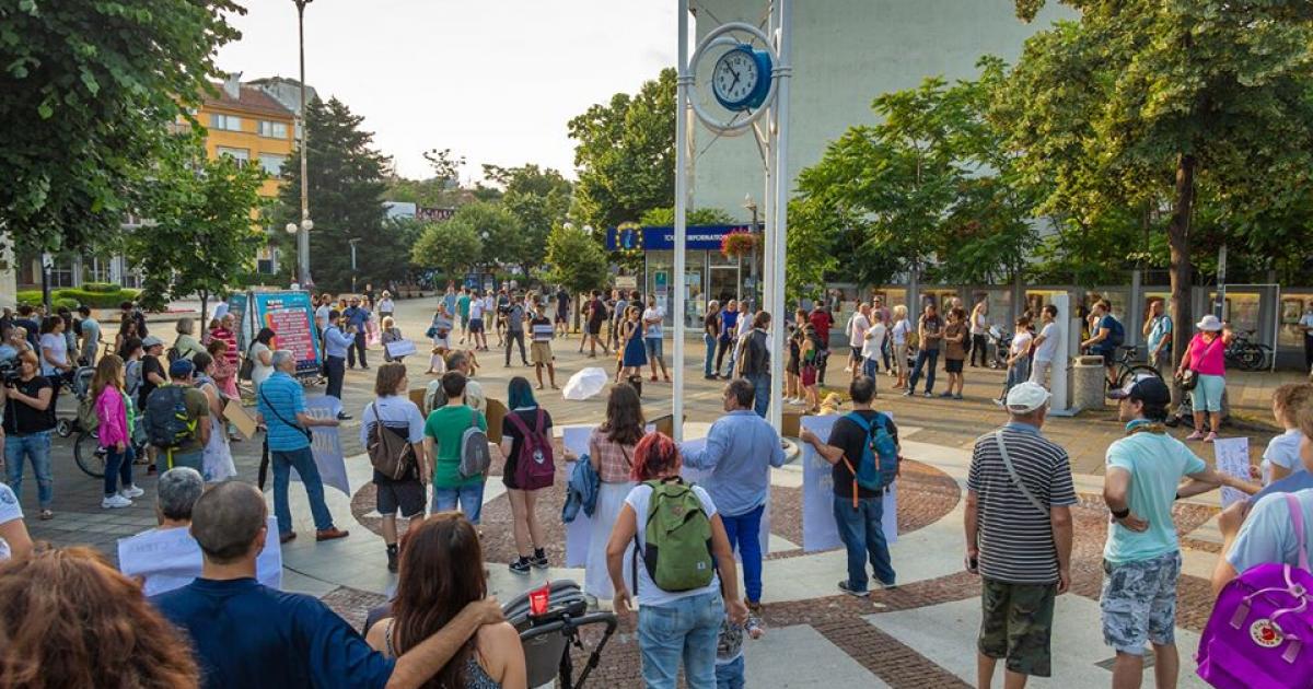 Жители на Бургас излизат на протест