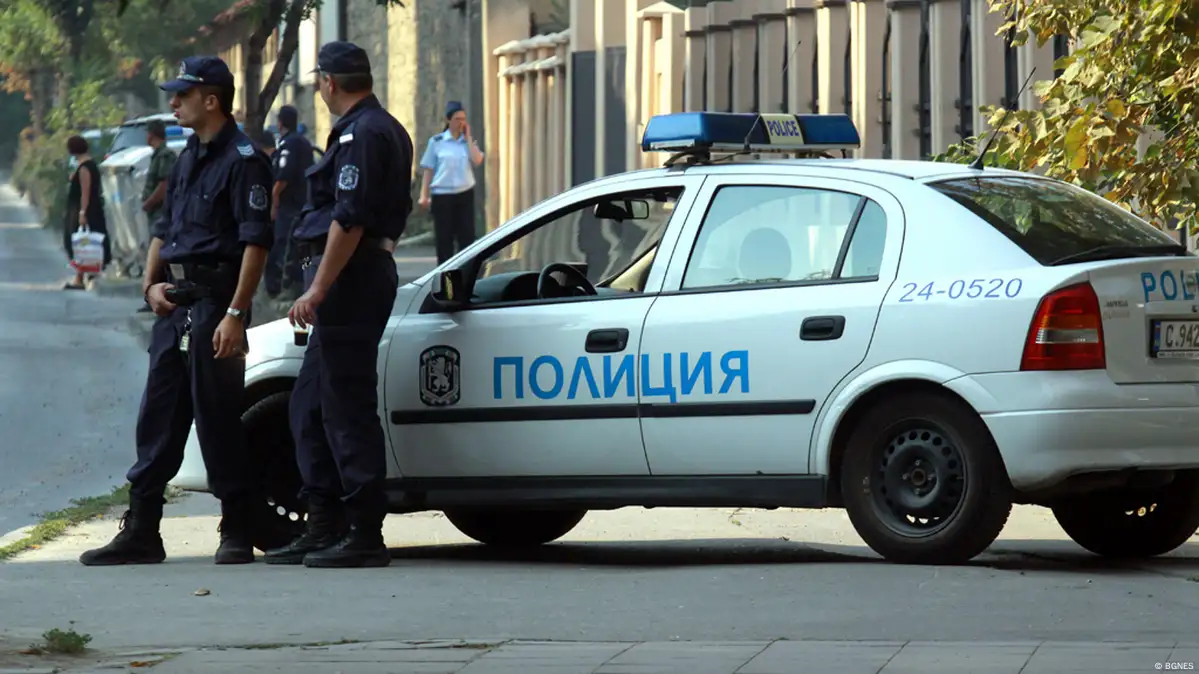 Двама мъже арестувани за взлом на кафе-автомат в центъра на Бургас, друг – заловен да шофира дрогиран в Айтос