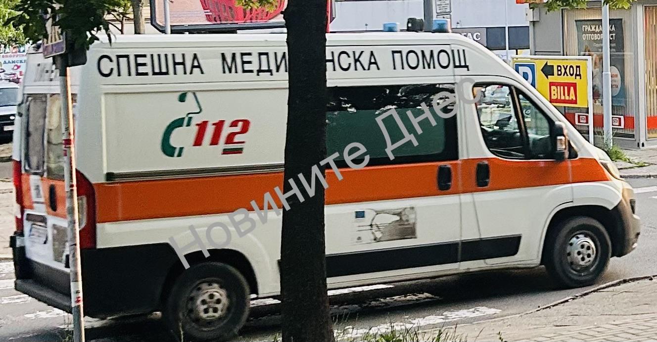 Поредицата на пътни инциденти продължава: възрастна жена и млади мотористи пострадаха в Бургаска област