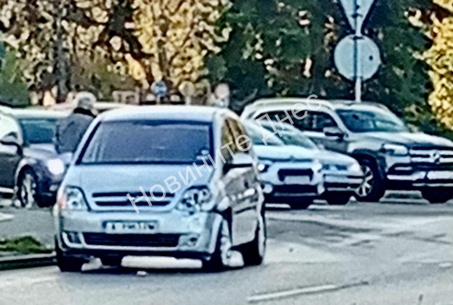 Три автомобила верижно катастрофираха на кръговото до „Метро“ в Бургас