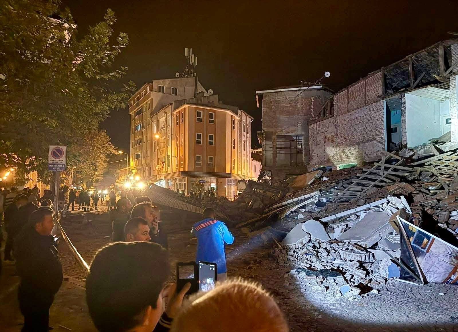 Силно земетресение разтърси Западна Турция – усетено и в някои части на България(снимки-видео)
