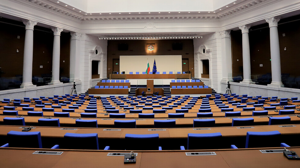 Парламентът се събира на извънредно заседание за увеличението на възнагражденията в здравеопазването