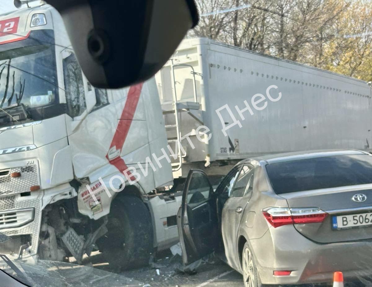 Тежка катастрофа между тир и лек автомобил край бургаския квартал „Ветрен“