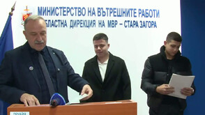 Двама зрелостници от Стара Загора върнаха изгубени 5000 лева и получиха награда за доблест