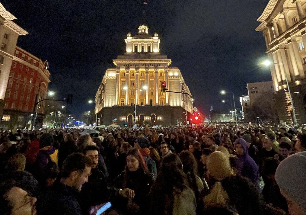 Протестната вълна срещу бюджета обхваща администрацията и здравния сектор