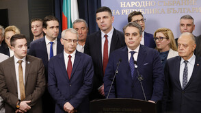 Василев: Оставката е първа стъпка към нормална европейска България