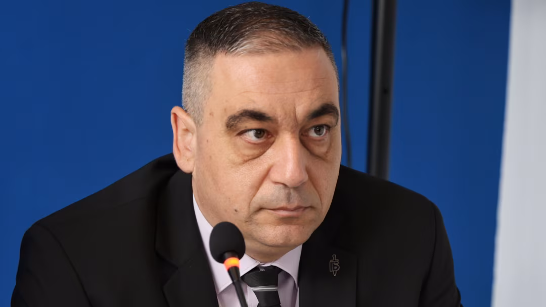 Когато визитката лъже, КЗЛД говори: Случаят Тихомир Атанасов и неговите неоснователни претенции