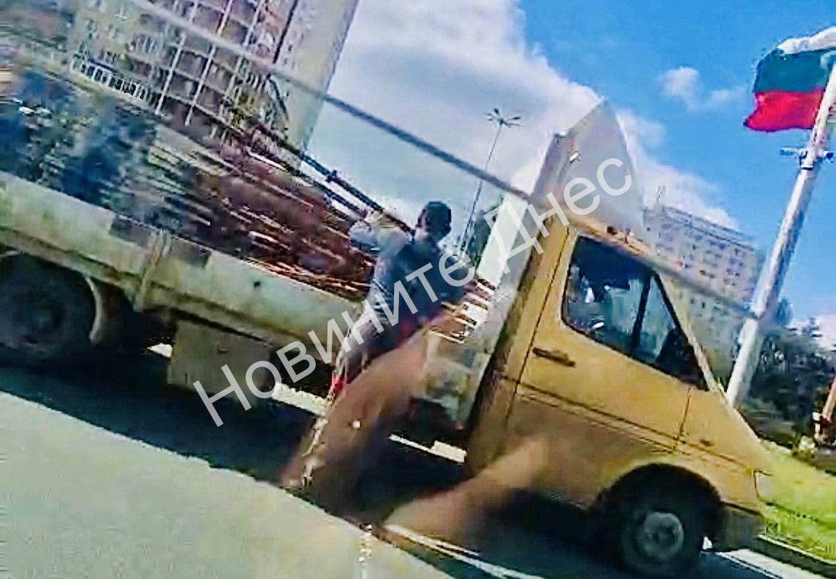 Опасно разтоварване блокира кръговото до „Метро“ в Бургас/кадри/