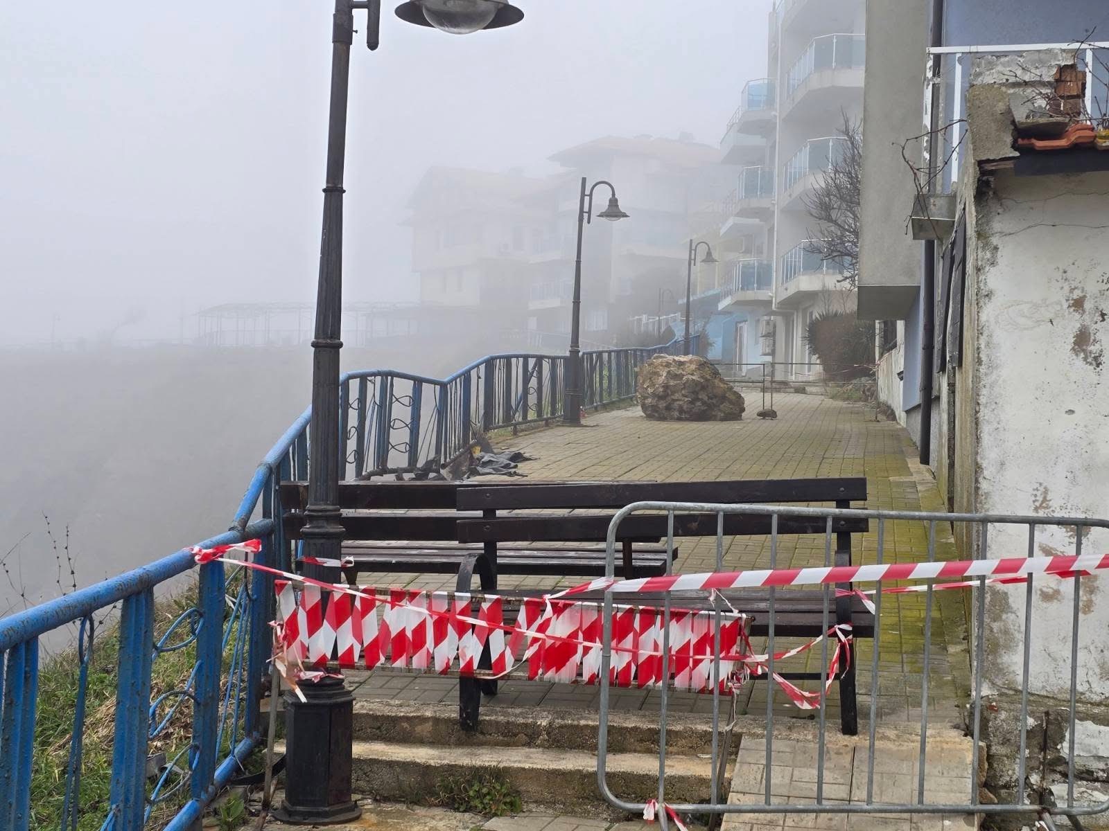 Община Царево предприема мерки за безопасността на крайбрежната алея в Ахтопол