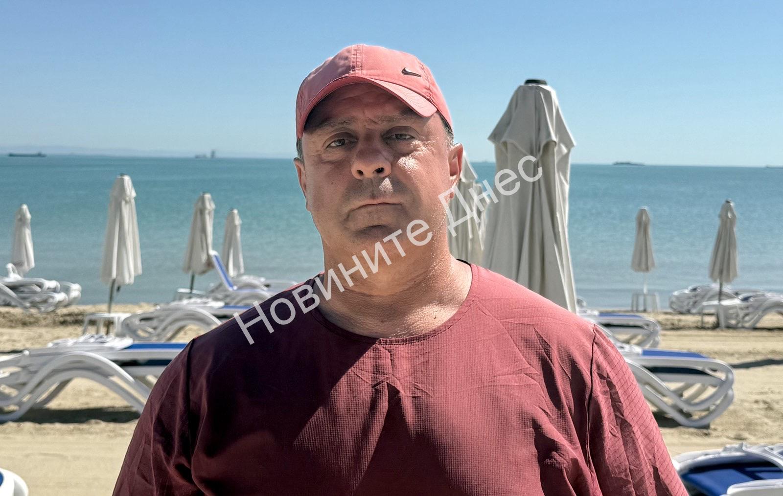 Концесионерът на плаж „Крайморие“ Николай Димитров с апел преди сезона: “Морето не е кошче за отпадъци”/кадри/