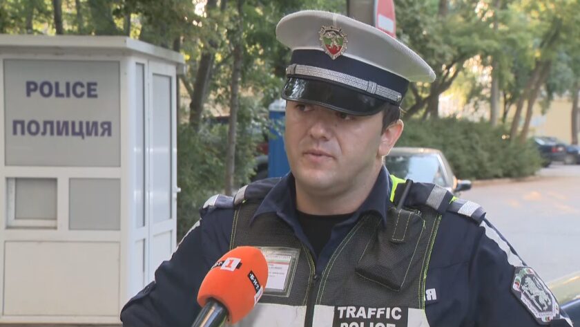 Тя е само на 12, а вече е герой! Полицаи разказват за смелата постъпка на детето, спасило майка си на АМ „Струма“