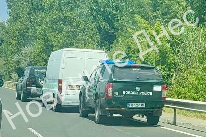 Екшън на ГКПП „Пода“ край Бургас: „Гранична полиция“ спря бус с картон вместо регистрационен номер (СНИМКИ и ВИДЕО)