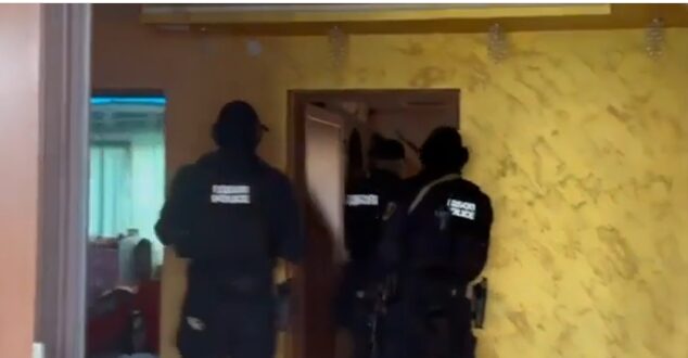 ГДБОП щурмува Новачене: Трима души са задържани при акция за сводничество и лихварство
