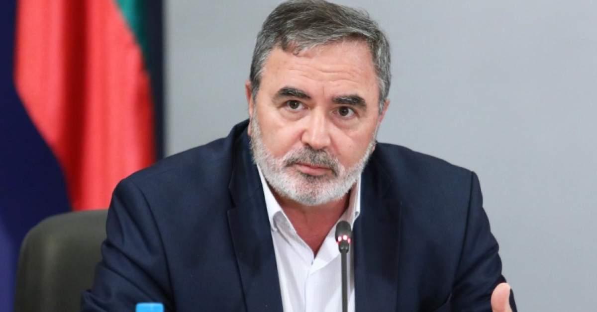Кунчев хвърли оставката и предупреди: „Разрушават здравната система“