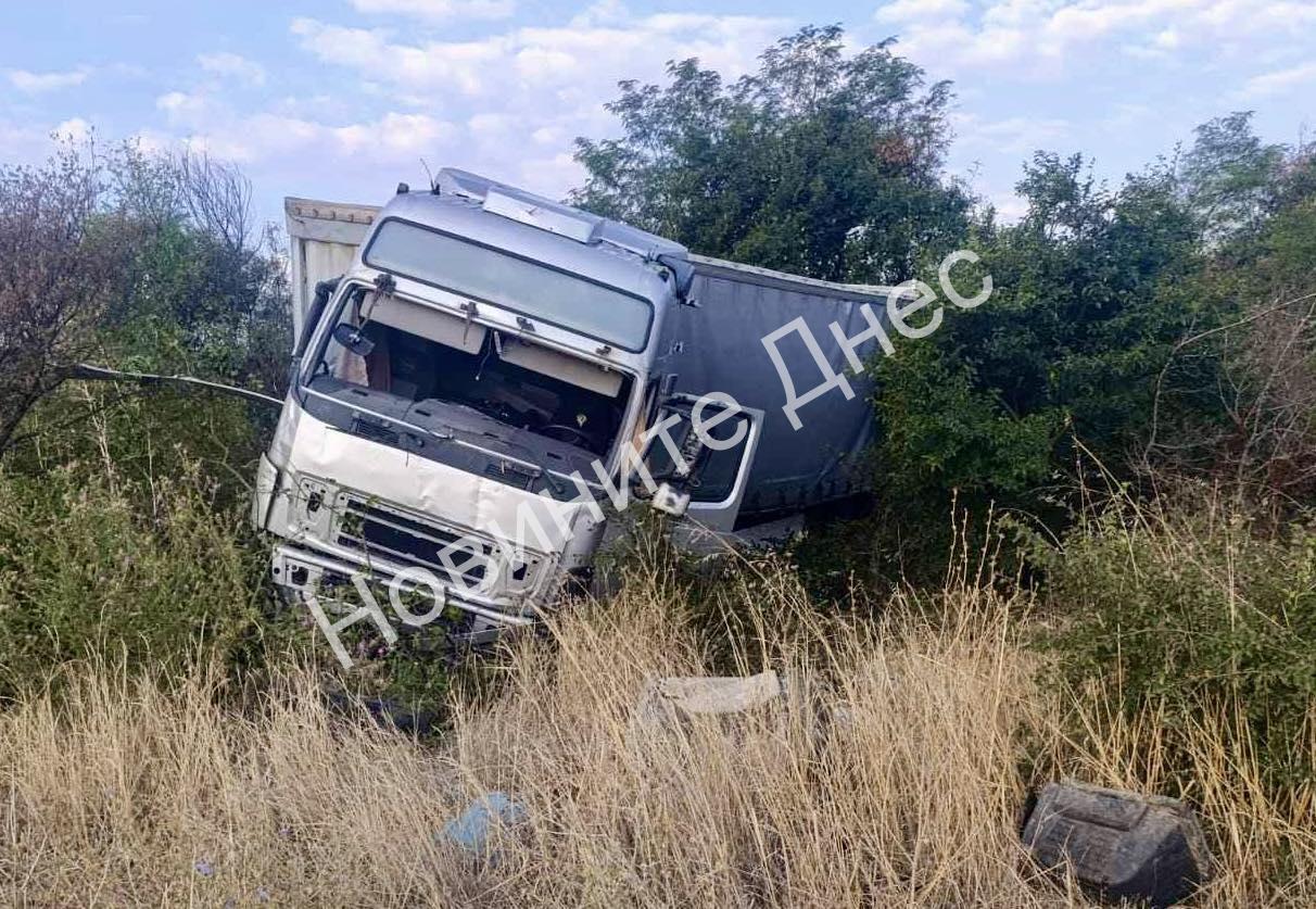 Шофьор е приет в болница след самостоятелна катастрофа на АМ „Марица“ (СНИМКИ)