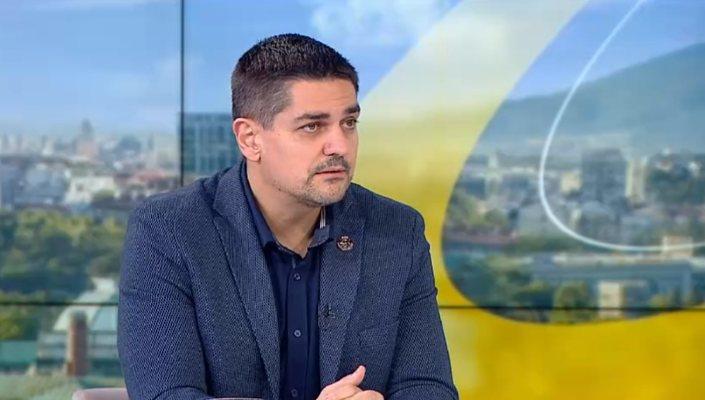 „Мухльо, ще ти счупя зъбите“, „Луд съм, да бе, ей!“: МЕЧ издигна Радостин Василев за кандидат президент