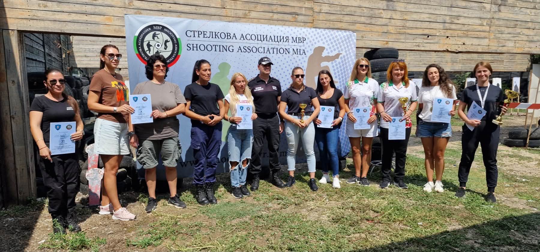 СДВР и Пазарджик триумфираха на полицейската стрелба в Бургас в памет на загиналите полицаи, местните полицаи с второ място в комплексното класиране (СНИМКИ)