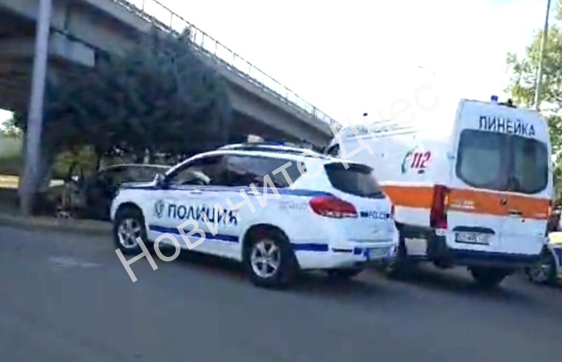 Извънредно в „Новините Днес“: Два автомобила се блъснаха зрелищно на кръговото на ж. к. „Меден Рудник“ (СНИМКИ и ВИДЕО)