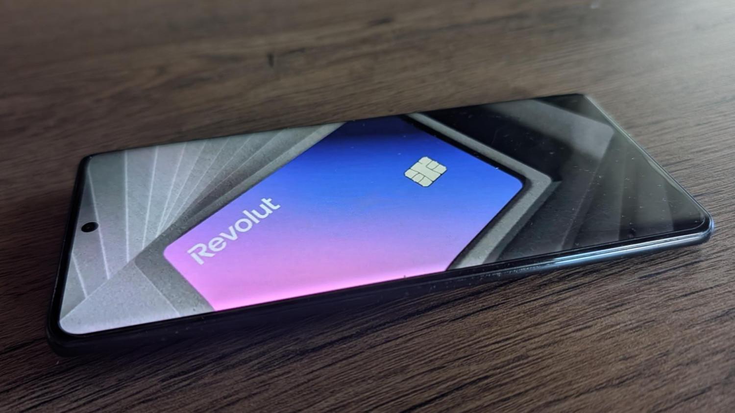 Изтекоха данни на клиенти на Revolut: лични документи, IBAN-и и транзакции са попаднали при измамници