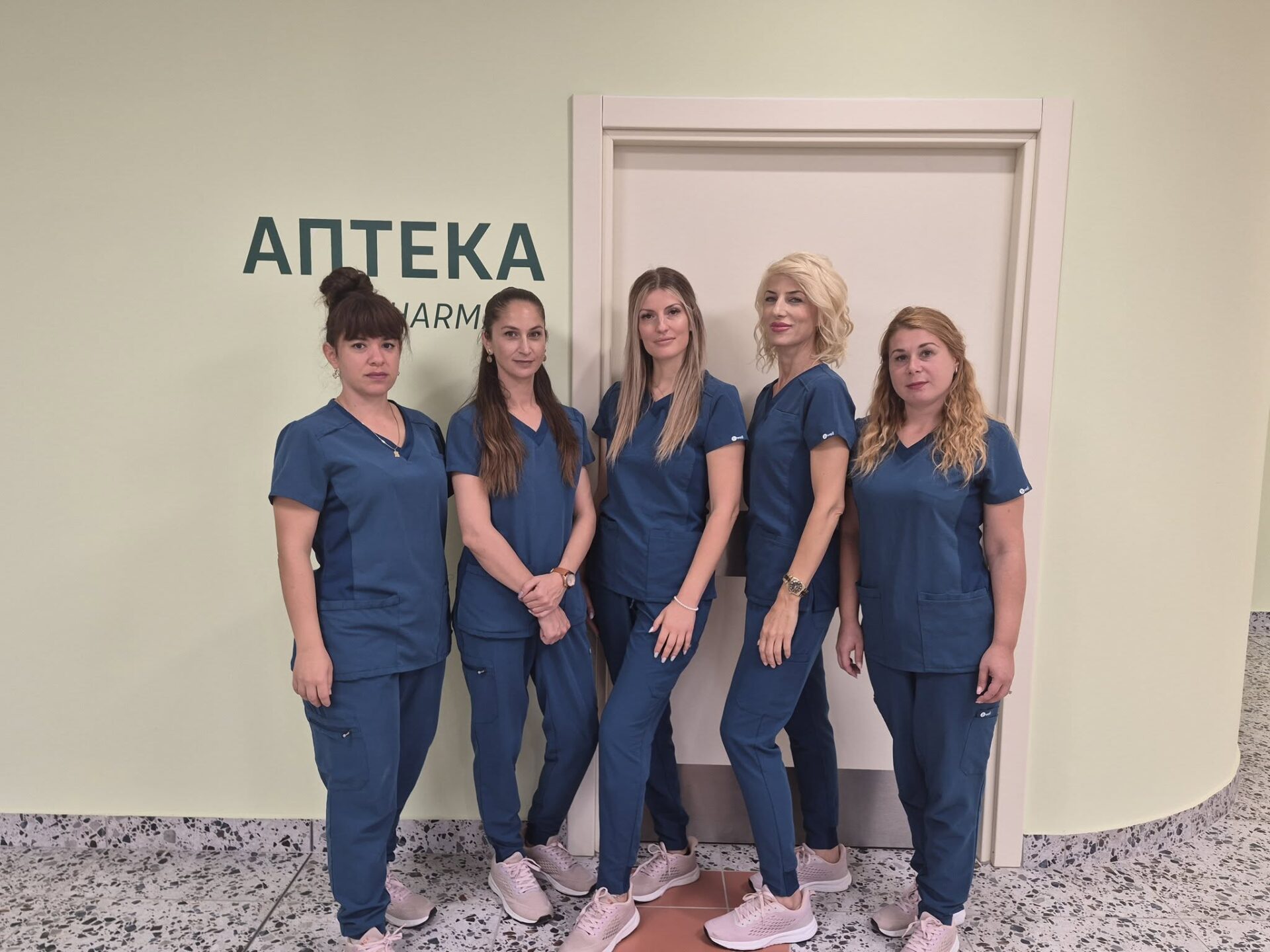 Ръководството на МБАЛДБ „Света Анастасия“ поздрави своите фармацевти: „Вашите знания и съвети са особено важни за деткото здраве!“