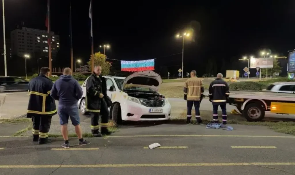 Джип се преобърна по таван след удар на кръговото до „Метро“ в Бургас