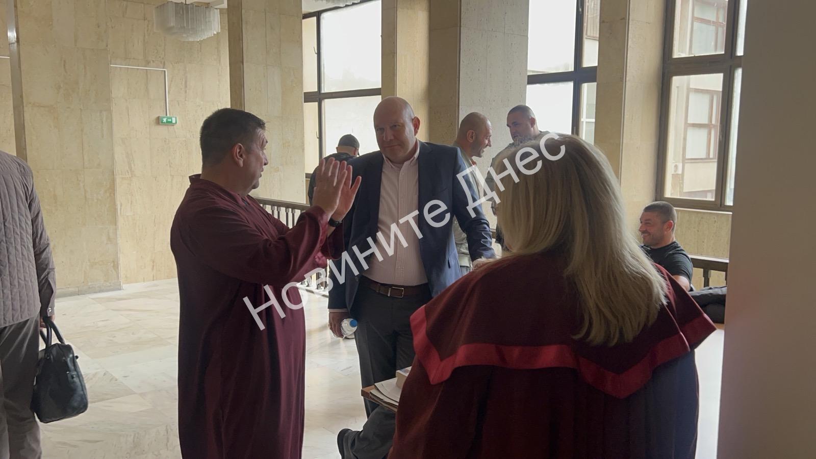 Десет години без развръзка след кървавата престрелка в „4 You“: Митьо Очите срещу Божо Кравата отвово в съда, заседанието е абсолютен цирк!(кадри)